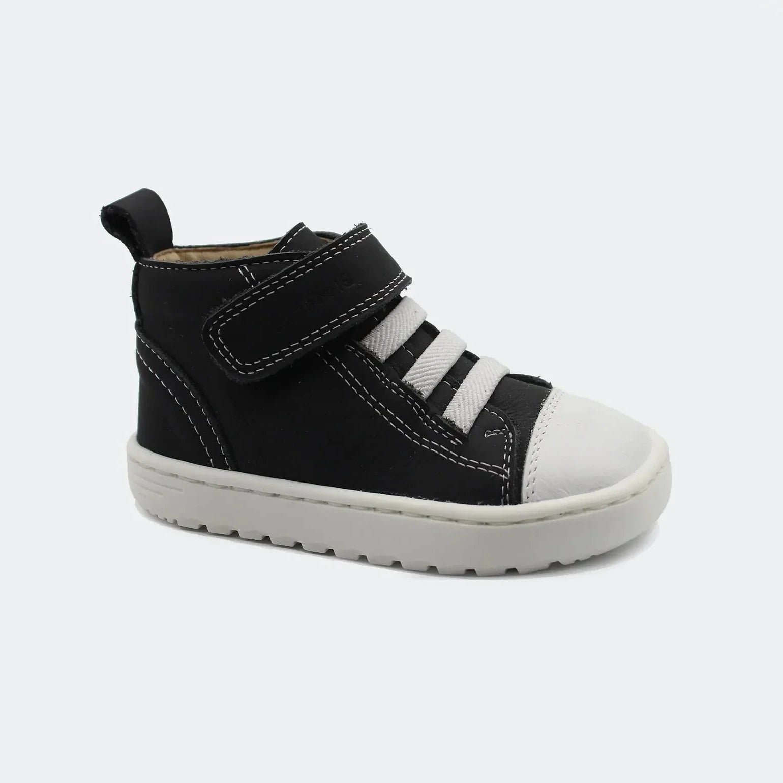 Deportivo botín negro Modelo Pekín Blanditos